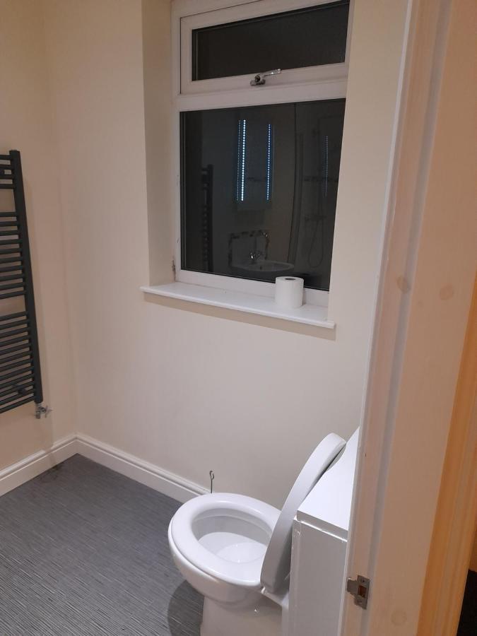 Queens One Urmston Ngoại thất bức ảnh
