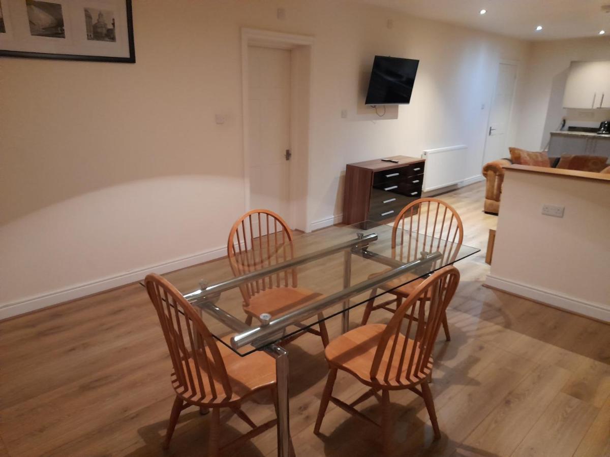 Queens One Urmston Ngoại thất bức ảnh